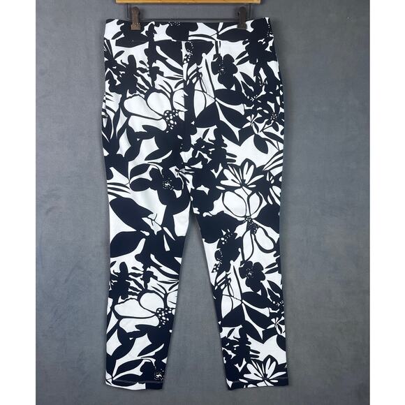 Chico's Traveler's Ankle Pants Size 1 (8-M) Blue White Tropical Floral Crepe - Picture 2 of 7